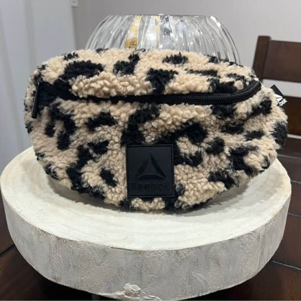 Reebok Waist/Fanny Bag Animal Print Fluff 2 pockets. Pre-Owned